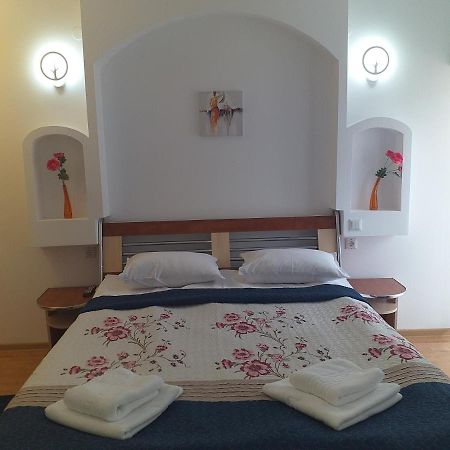 Hotel Miraj Azuga Esterno foto